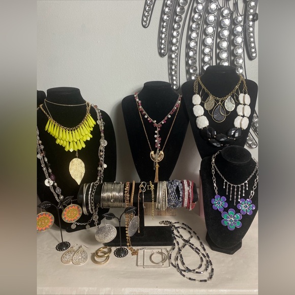 Jewelry - Fashion assorted jewelry lot#581